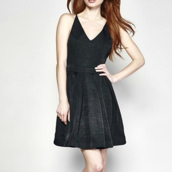 New MinkPink "take charge" open back dress - Picture 3 of 5